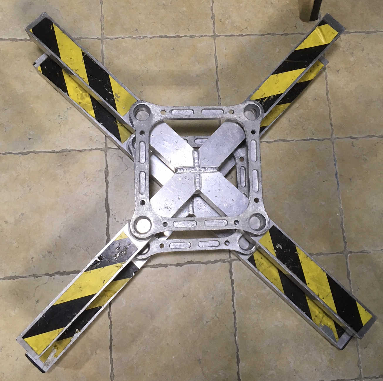 Coppia di basi da terra a X per traliccio americana 29 cm USATA